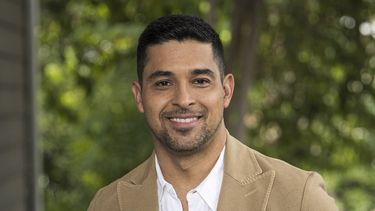 El actor Wilmer Valderrama posa para un retrato el sábado 21 de septiembre de 2024 en Los Ángeles.