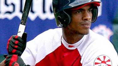 Peloteros como el intermedista Héctor Olivera, tendrán que esperar un poco. (ARCHIVO)