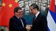 El ministro chino de Exteriores, Wang Yi (der.), y su homólogo cubano, Bruno Rodríguez, durante una reunión en Pekín el 29 de mayo de 2019.