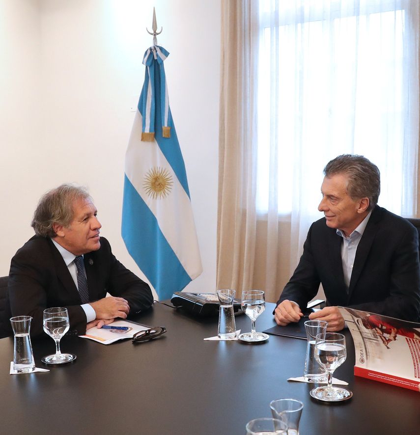 Almagro le entregó a Macri un informe elaborado por un panel de expertos designados por Almagro y divulgado en mayo, que concluye que existe fundamento suficiente para considerar que se han cometido crímenes de lesa humanidad en Venezuela, por lo menos desde el 12 de febrero de 2014.