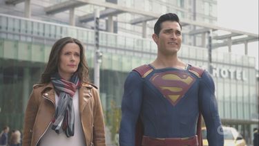 Superman & Lois girar&aacute; en torno al superh&eacute;roe y la periodista mientras lidian con el estr&eacute;s, las presiones y las complejidades que conlleva ser padres trabajadores en la sociedad actual.