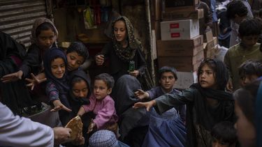 UNESCO pide reapertura de colegios para las niñas en Afganistán