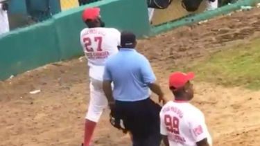 Guerrero todavía luce el número 27 con el que se hizo famoso durante su carrera en Grandes Ligas.