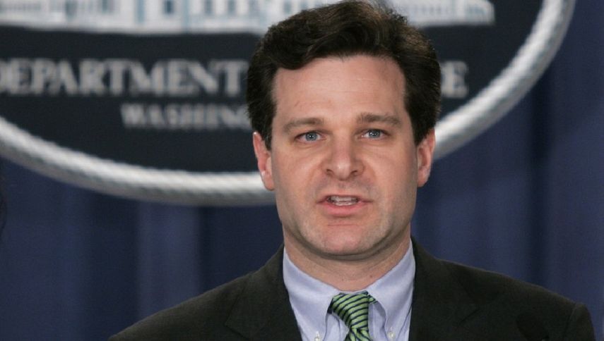 Wray encabezó la división criminal del Departamento de Justicia de 2003 a 2005, durante el mandato del entonces presidente George W. Bush.