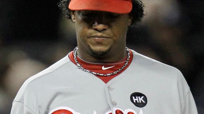 Martínez ponchó a 3.154 rivales y dio 760 caminatas en 2.827 entradas con los Dodgers, los Expos, Boston, los Mets y los Filis.