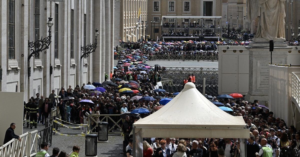 Unas 150.000 personas visitaron hasta la capilla ardiente del papa Francisco