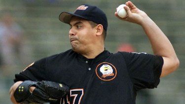 El exlanzador venezolano Wilson Álvarez, en ese momento como serpentinero activo de las Águilas del Zulia, durante un juego de la Serie del Caribe, el 2 de febrero del 2000.