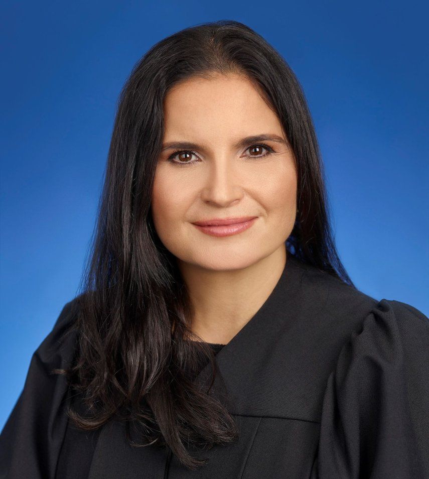 El retrato oficial de la jueza Aileen Cannon proporcionado por el Tribunal de Distrito de los Estados Unidos para el Distrito Sur de Florida tomado en 2021.