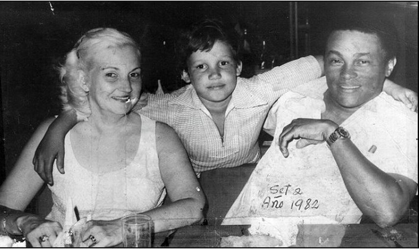 El compositor Miguel Ángel Rasalps (Lele), uno de los fundadores de Los Van Van, junto a su hijo Abdel (FACEBOOK)