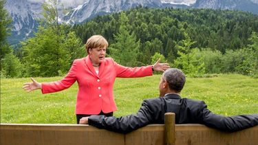 Merkel reconoció que le resultaba difícil despedirse del líder estadounidense, pero en la democracia son habituales los cambios, hay que mirar hacia adelante