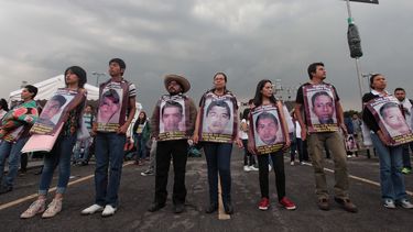 La desaparición de 43 estudiantes en México es uno de los temás más sonados en el continente Americano pues, hace más de un año que el tema sigue siendo una interrogante&nbsp;