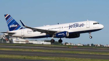 La aerolinea de bajo costo operará también desde MIA .