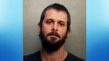 Benjamín Michael García, arrestado por pintar grafitis antisemitas en Coral Gables.