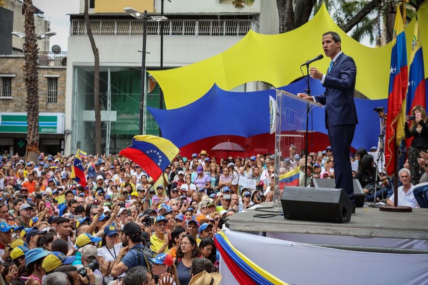 El presidente encargado de Venezuela, Juan Guaidó, habla el 19 de abril de 2019 en un cabildo abierto en el municipio de Chacao, perteneciente a Caracas, en su lucha por el cese de la usurpación del poder por Nicolás Maduro. 