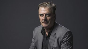 &nbsp;Chris Noth posa durante un evento de prensa en Beverly Hills, California, el 26 de julio de 2017. Noth ya no será parte de la serie de CBS The Equalizer, a raíz de las acusaciones de abuso sexual en su contra.&nbsp;