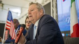 El embajador Mike Hammer El embajador Mike Hammer