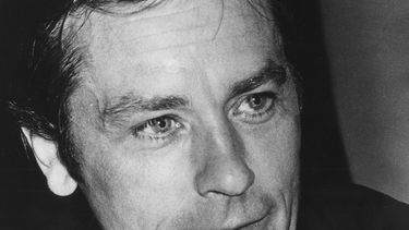 Así lucía en 1980 el actor francés Alain Delon, de 82 años.