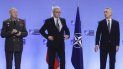 El secretario general de la OTAN, Jens Stoltenberg, a la derecha, recibe al viceministro ruso de Exteriores, Alexander Grushko, en el centro, y al viceministro ruso de Defensa, Alexander Fomin, antes de un Consejo OTAN-Rusia en la sede de la OTAN en Bruselas, el miércoles 12 de enero de 2022. El secretario general de la OTAN, Jens Stoltenberg, a la derecha, recibe al viceministro ruso de Exteriores, Alexander Grushko, en el centro, y al viceministro ruso de Defensa, Alexander Fomin, antes de un Consejo OTAN-Rusia en la sede de la OTAN en Bruselas, el miércoles 12 de enero de 2022.