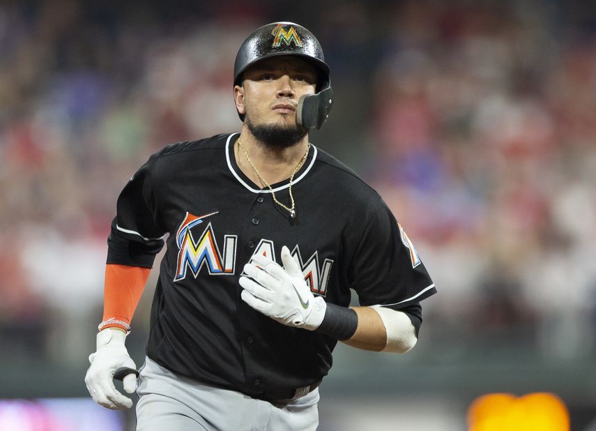 El venezolano Miguel Rojas fue el único jugador de los Marlins que logró hacerle daño al pitcheo de Nueva York, tras sacudir su noveno jonrón de la temporada..