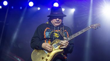 En esta foto del 26 de mayo del 2019, Carlos Santana toca en el Festival de M&uacute;sica de Napa Valley BottleRock, en Napa, California.&nbsp;