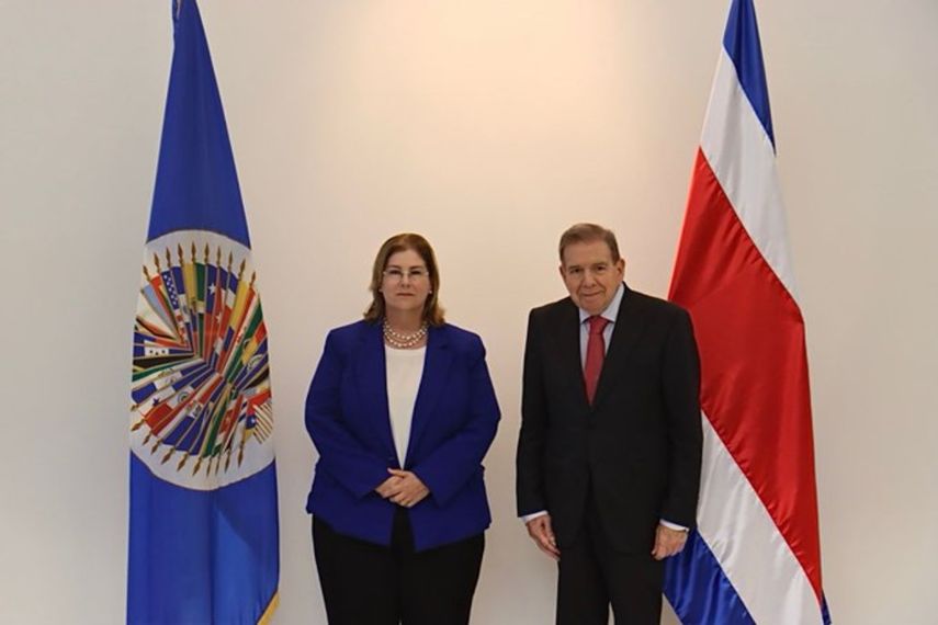 La jueza de la Corte IDH, Nancy Hernández López, y Edmundo González Urrutia.