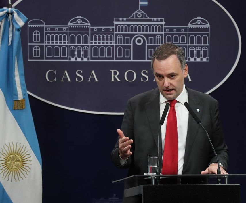 Manuel Adorni, jefe de Gabinete de Ministros del Gobierno de Argentina, dijo que buscan retocar la normativa de glaciares y cambiar las leyes de discapacidad y de financiación universitaria para compatibilizarlas con el equilibrio fiscal.