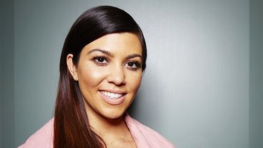 Kourtney Kardashian posa el lunes 24 de marzo del 2014, mientras promociona la nueva línea de ropa para niñas Kardashian Kids en Nueva York. (AP)