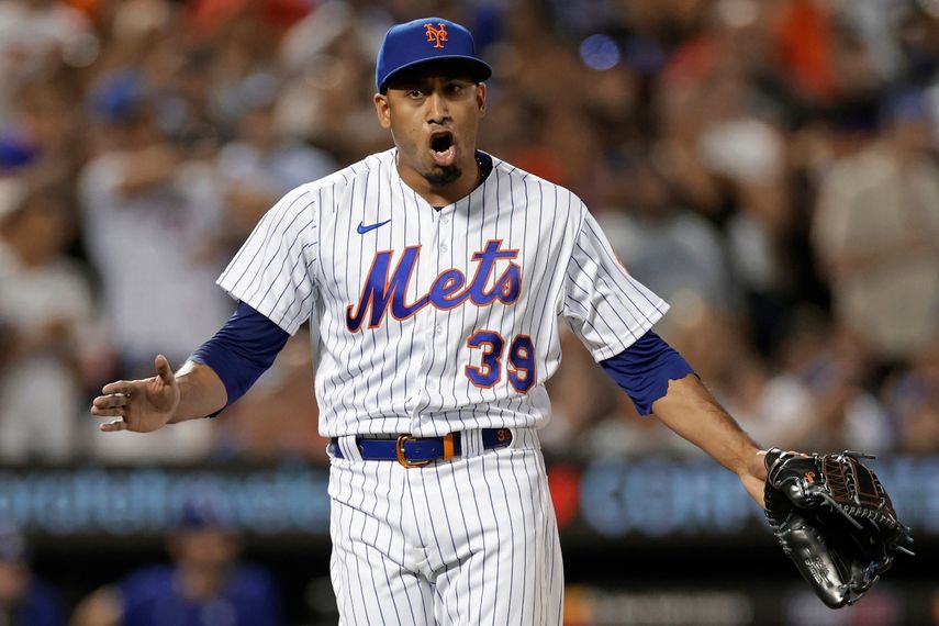 El boricua Edwin Díaz, de los Mets de Nueva York, festeja luego de conseguir el salvamento en el duelo ante los Dodgers de Los Ángeles, el miércoles 31 de agosto de 2022 