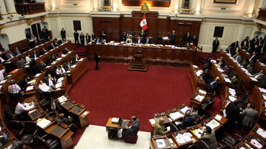 El Congreso de Perú limita el poder del Presidente de la República
