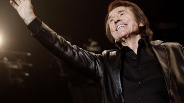 El cantante&nbsp;Raphael, durante el concierto ofrecido en el WiZink Center, en Madrid.