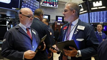 Dos&nbsp;operadores en la Bolsa de Valores de Nueva York.
