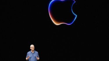 El director ejecutivo de Apple, Tim Cook, habla durante la Conferencia Mundial de Desarrolladores (WDC) anual de Apple en Cupertino, California, el 10 de junio de 2024.