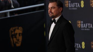 El actor estadounidense Leonardo DiCaprio posa en la alfombra roja a su llegada a los Premios BAFTA de Cine de la Academia Británica en el Royal Festival Hall, Southbank Centre, en Londres, el 22 de febrero de 2026.