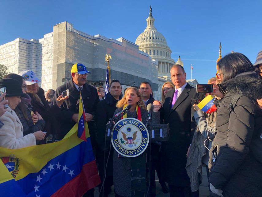 Carlos Vecchio, sostuvo este miércoles que los congresistas de los partidos demócrata y republicano de Estados Unidos han trabajado desde el día 1 por ayudar a los venezolanos.