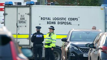 Policías cerca del Liverpool Womens Hospital en Liverpool, Inglaterra, donde ocurrió una explosión.