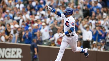 Javier Báez de los Cachorros de Chicago celebra mientras recorre las bases luego de pegar un jonrón de dos carreras durante la tercera entrada del juego de las Grandes Ligas contra los Padres de San Diego, el lunes 31 de mayo de 2021, en Chicago.&nbsp;