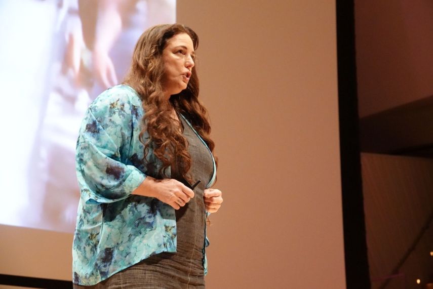 Tania Bruguera, artista y activista cubana, asiste a un ciclo de conferencias del Oslo Freedom Forum en Miami Beach.
