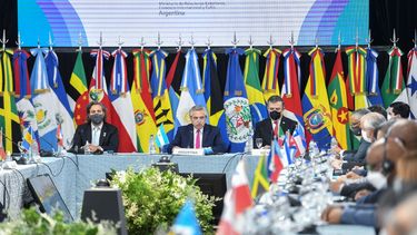 Alberto Fernández preside la reunión de CELAC el 07ENE22 en Buenos Aires.