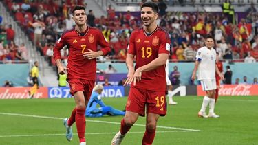 Carlos Soler, de España, celebra la anotación del sexto gol de su selección ante Costa Rica el miércoles 23 de noviembre de 2022.