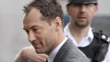 jude law espera su quinto hijo