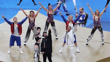 &nbsp;Nicky Jam, Will Smith y Era Istrefi duurante la presentación en la ceremonia de la final.&nbsp;