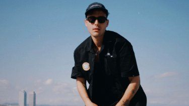 El cantante y compositor colombiano MAGNA.