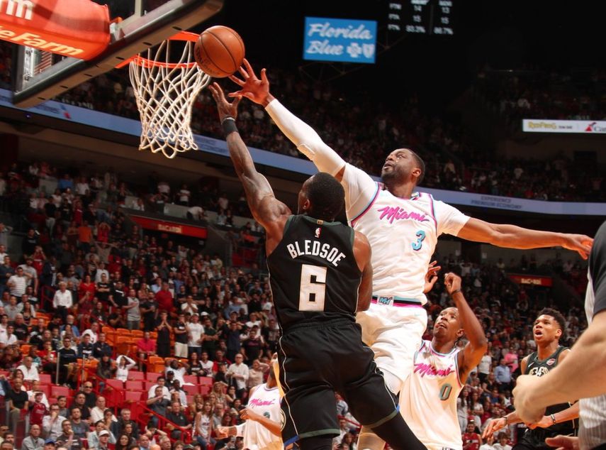 Wade recibió una sonara ovación en el American Airlines Arena en su regreso a casa.