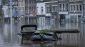 Unos automóviles están sumergidos en unas inundaciones en Lieja, Bélgica. Unos automóviles están sumergidos en unas inundaciones en Lieja, Bélgica.