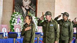 Militares cubanos durante la ceremonia de repatriación de los efectivo fallecidos durante la captura del dictador Nicolás Maduro en territorito venezolano.&nbsp;