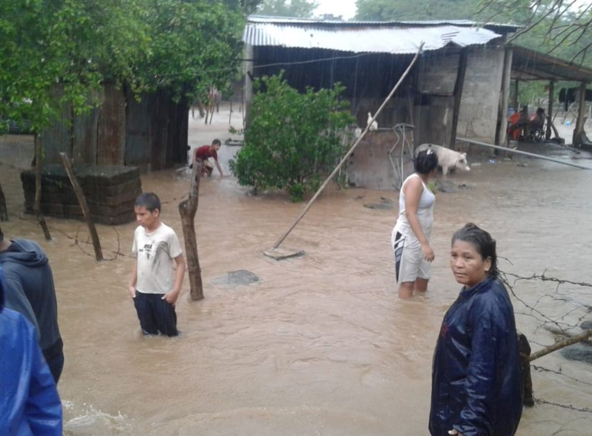 Las intensas lluvias que azotan a Centroamérica han dejado casi 2.000 viviendas inundadas en Nicaragua.