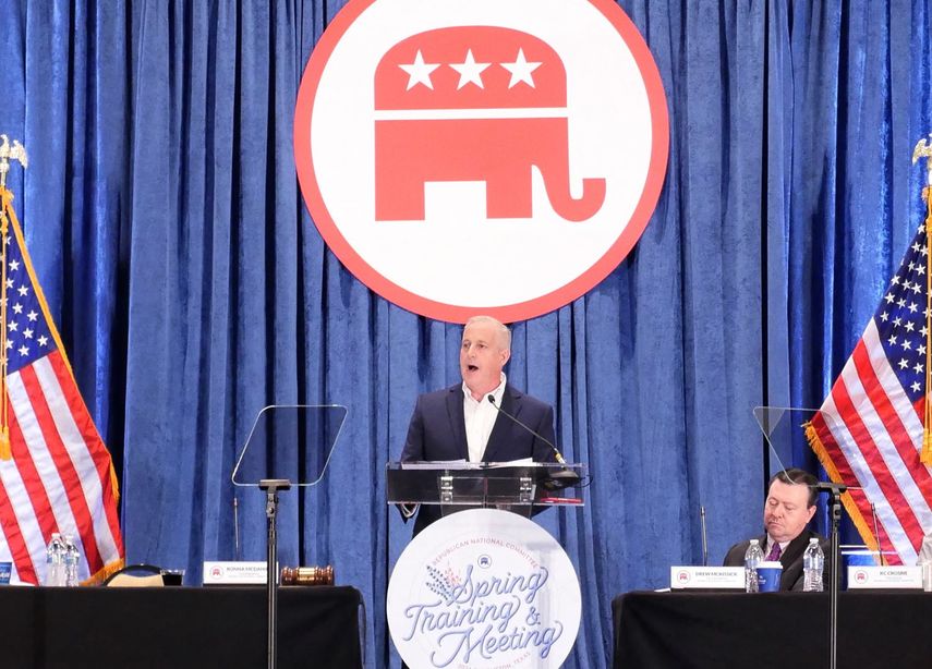 Michael Whatley, líder del Partido Republicano en Carolina del Norte, fue elegido para presidir el RNC.