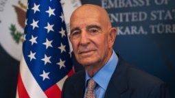 El enviado de la administración del presidente Donald Trump, Tom Barrack, resaltó el papel de países como Estados Unidos, Arabia Saudí, Turquía e Israel en la construcción del nuevo Gobierno de Siria