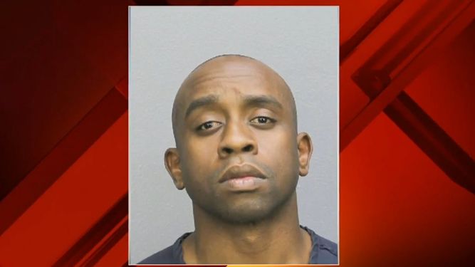Leon Campbell, agente acusado de abusar sexualmente de una menor al norte de Miami.