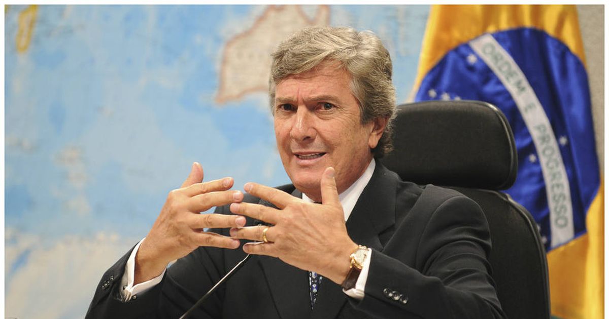 Detienen a expresidente de Brasil, tras orden judicial de encarcelarlo por corrupción